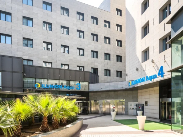 Moderný 4* hotel vo Valencii s raňajkami, blízko Mesta umenia a vied s delfináriom