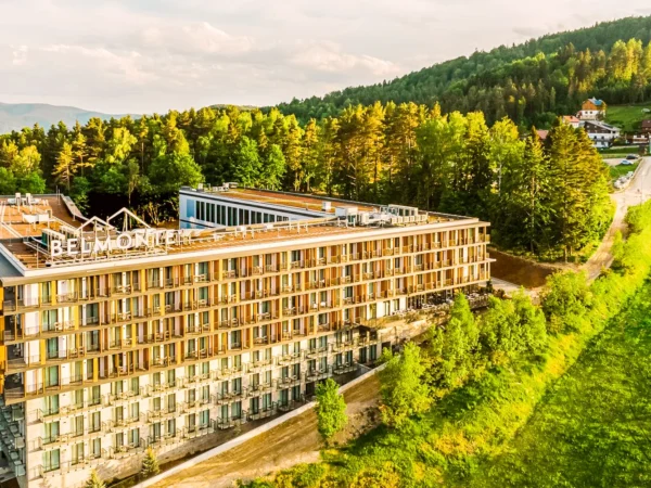5* luxusný horský hotel v Krynici-Zdrój vedľa zjazdovky s neobmedzeným wellness