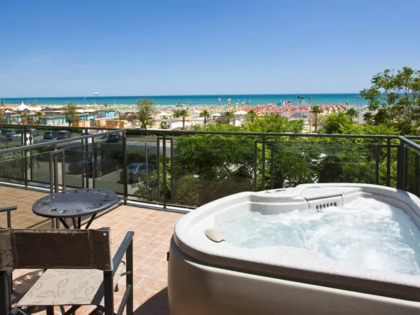 Relax v Rimini: hotel priamo pri pláži, raňajky, polpenzia alebo plná penzia, bazén aj wellness