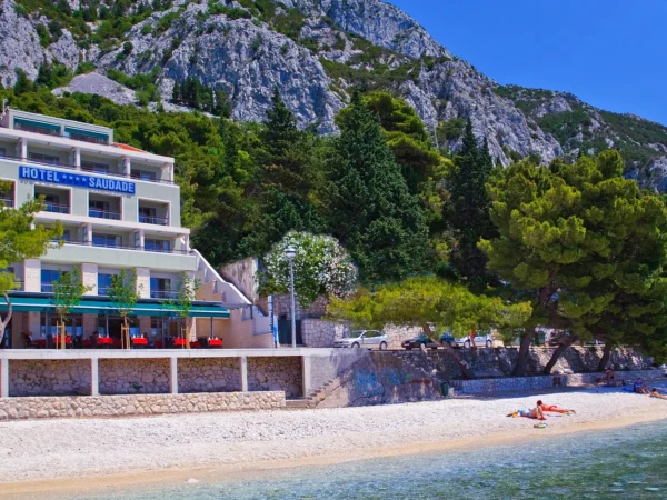 Dovolenka v chorvátskom Gradaci: 4* hotel pri pláži, s raňajkami alebo polpenziou