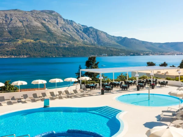 Relax na ostrove Korčula: 4* hotel so stravou, neobmedzeným wellness aj večerným a detským programom