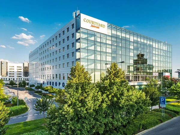 Praha: pobyt v 4* hoteli Courtyard by Marriott priamo na letisku, vrátane stravy