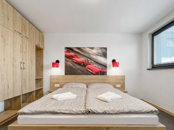Výnimočný pobyt na Horehroní v Double Red Cars Hotel*** so vstupom do múzea športových áut