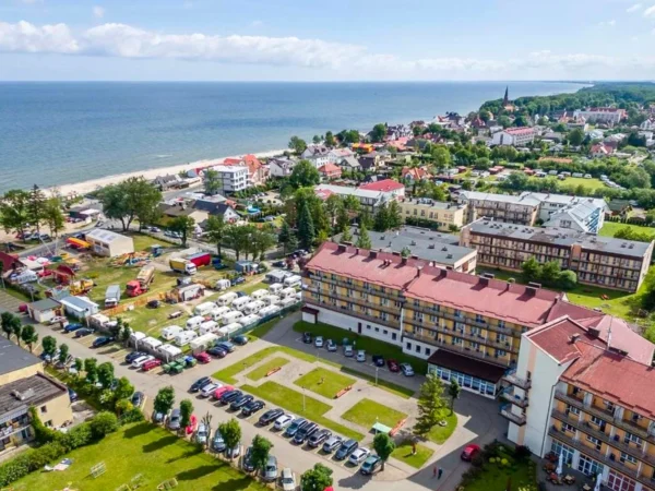 Pobyt pri Baltskom mori: hotel pri pláži, raňajky aj wellness s dvoma bazénmi