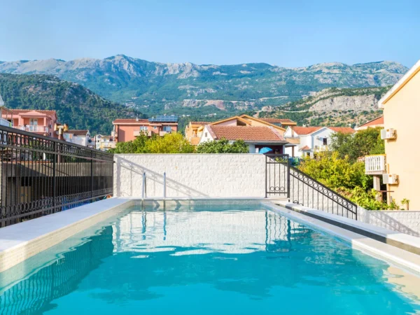 Čiernohorská Budva: hotel 500 m od mora s jedlom a neobmedzeným wellness