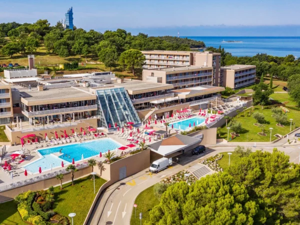 Dovolenka v Poreči: 4* hotel 300 m od pláže, bazény a wellness, polpenzia, dieťa zdarma
