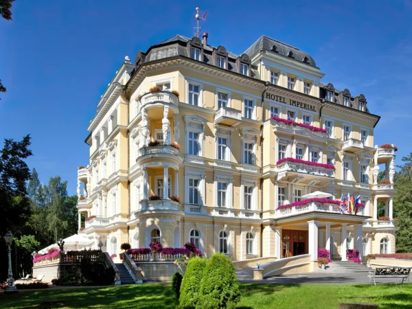 Pobyt v 5* hoteli v centre Františkových Lázní: raňajky alebo polpenzia, wellness aj procedúry