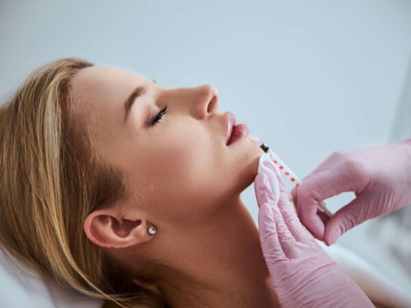 Dokonalé pery s kyselinou hyalurónovou špičkovej kvality – aplikované skúseným lekárom v Eleonor Esthetic