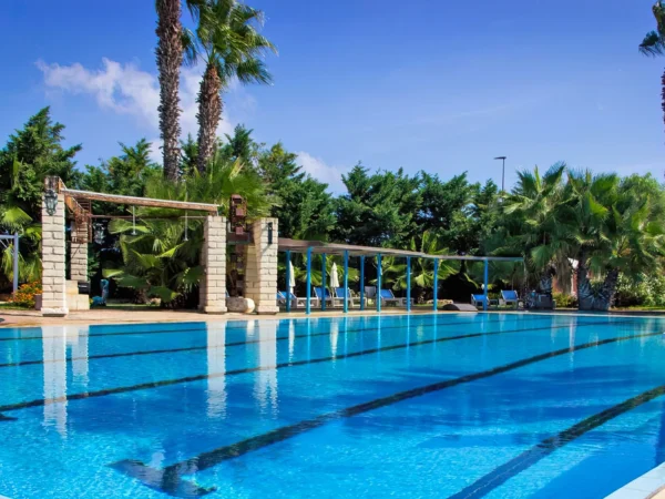 4* hotel kúsok od Bari: neobmedzene wellness, raňajky alebo polpenzia, výlety po pobreží aj do Matery