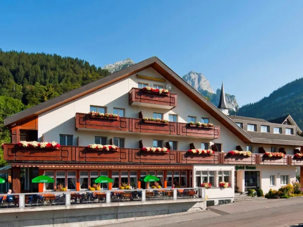 Pobyt vo švajčiarskych Alpách s neobmedzeným wellness, polpenziou a turistickými kartami