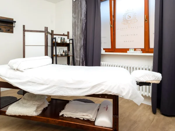 Darčekové poukážky v hodnote 100, 200, 350 alebo 500 eur na kozmetiku, manikúru, starostlivosť o vlasy i telo aj relax