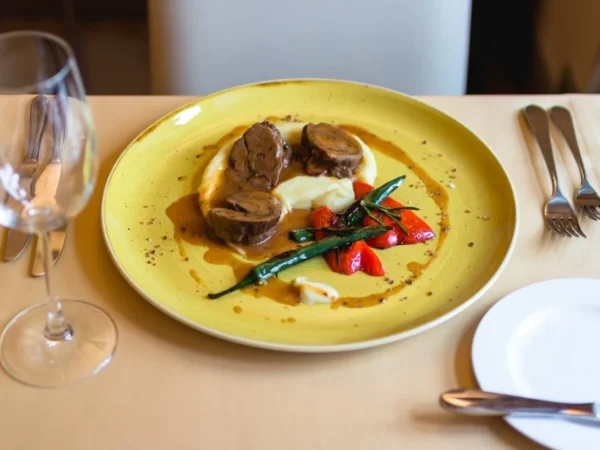 Vstup do wellness, 4-chodová večera alebo romantický večer pre 2 osoby vo Ville Nečas
