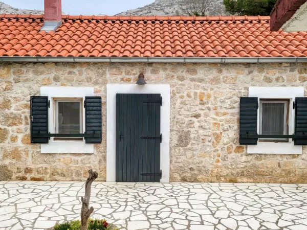 Etno domček s veľkou záhradou pri mori v Chorvátsku