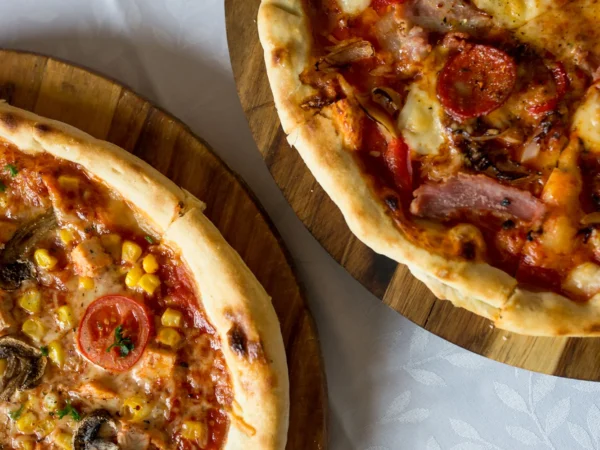 11 druhov pizze, osobný odber alebo donáška (v rámci KE v cene)