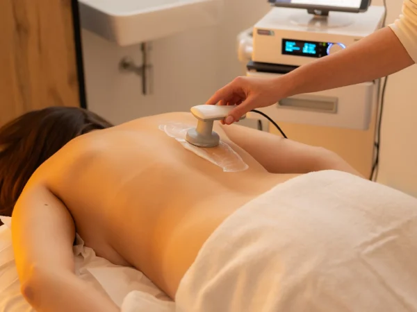 Doprajte svojmu telu reštart: prístrojová či manuálna lymfodrenáž, tecar terapia aj liečebná masáž