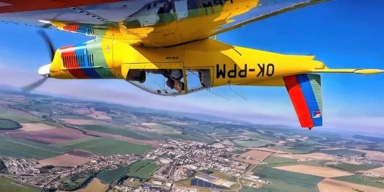 Darčekové poukážky na akrobatický let lietadlom Zlín Z-142: 150 alebo 200 €