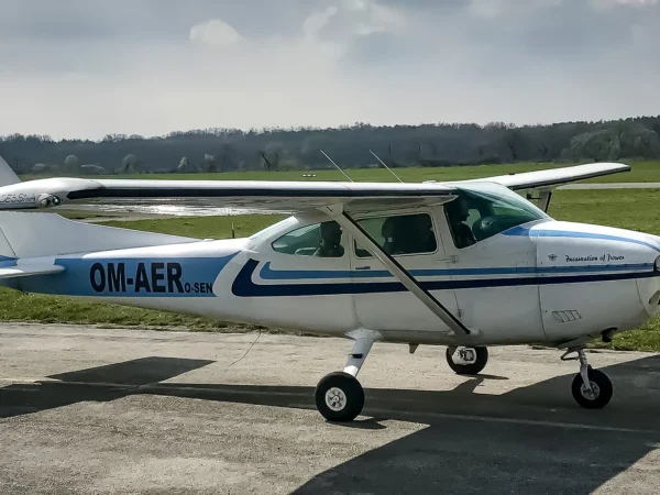Vyhliadkový let lietadlom Cessna 182 s možnosťou pilotovať