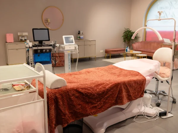 Laminácia obočia s farbením, lash lift s výživnou kúrou pre mihalnice alebo výhodné kombo oboch