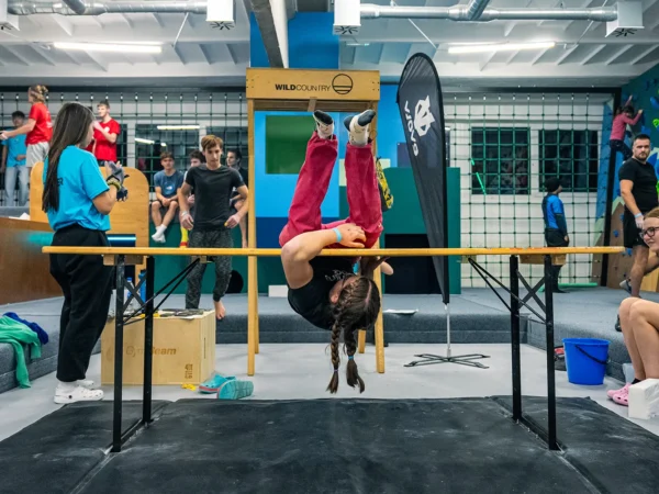 Adrenalín a zábava v lezeckom centre PRALEZ: Bouldrová stena, KIDZONE aj kurzy