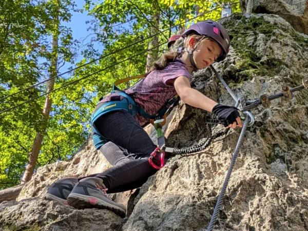 Ferrata ZVONIČKA NOVÁ BAŇA s certifikovaným inštruktorom: Detský ferratový kurz pre deti od 6 do 10 rokov
