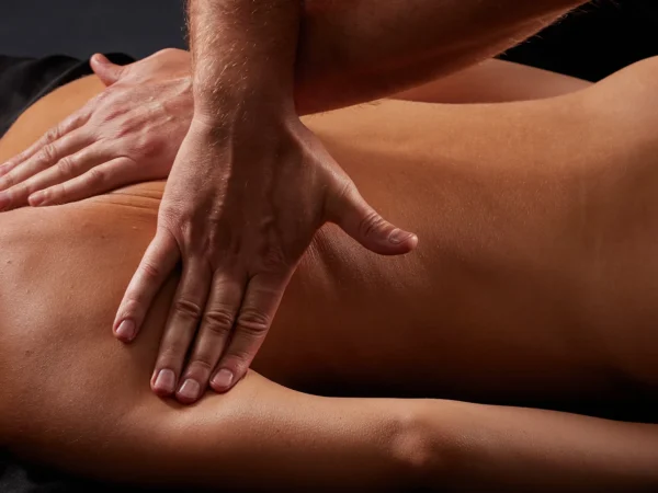 Relaxačná, regeneračná či kombinovaná masáž aj reflexná terapia chodidiel