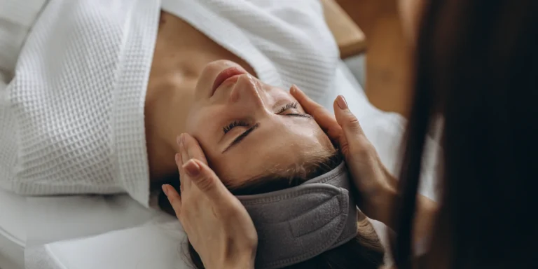 Kozmetické ošetrenia pre čistú a zamatovo hebkú pleť: Čistá krása a Zamatový rituál