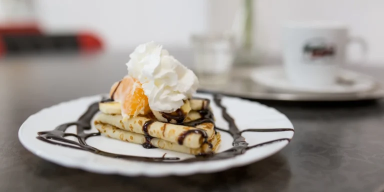 Plnená palacinka a lahodná káva v Atelieri