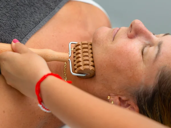 Face fitness alebo kozmetická masáž tváre