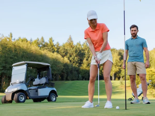 Začnite s golfom! Skupinový kurz vrátane vystavenia Štart karty s PGA golfovým profesionálom Karolom Balnom
