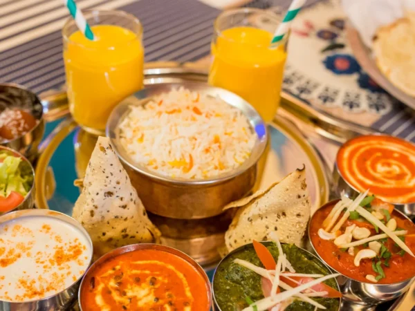 Vychutnajte si vo dvojici chutný vegetariánsky alebo mäsový Taj Mahal tanier