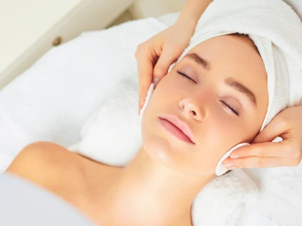 Kozmetické ošetrenia pleti: hydratácia, detox, mezoterapia, chemický peeling, anti-age a i.