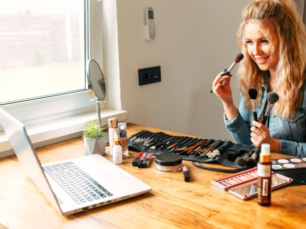 Odštartuj kariéru vizážistky: Online kurz MAKE-UP ARTIST pre 1 osobu
