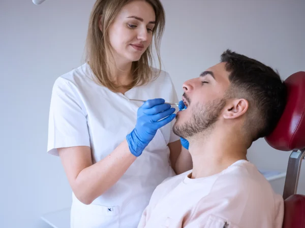 Dentálna hygiena alebo bielenie zubov technológiou Magic Light