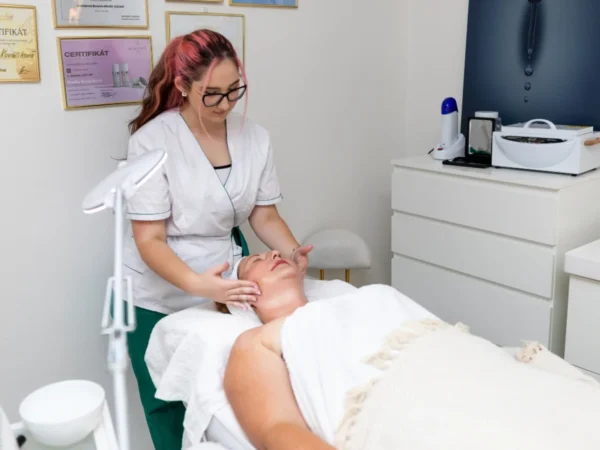Kozmetická masáž tváre, antiage alebo hydratačné ošetrenie