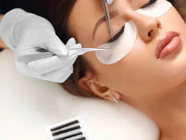 UV mihalnice, lash lifting alebo laminácia obočia