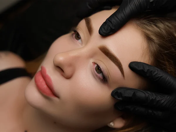 Permanentný make-up: Mihalnice, linka, obočie alebo pery