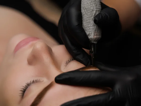Permanentný make-up: Mihalnice, linka, obočie alebo pery