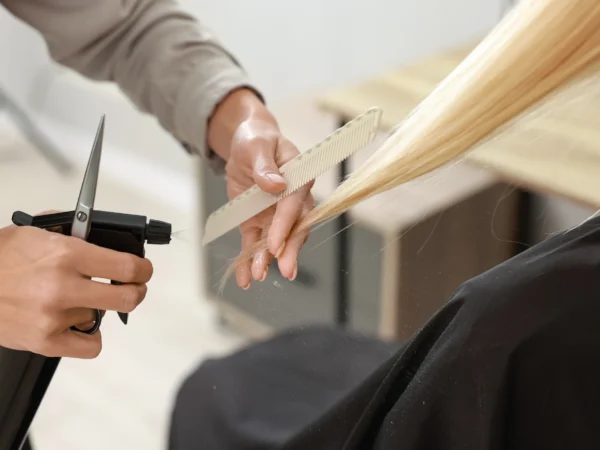 Kompletný strih, farbenie, mikromelír, ombré, balayage alebo vrkoče s kanekalonom