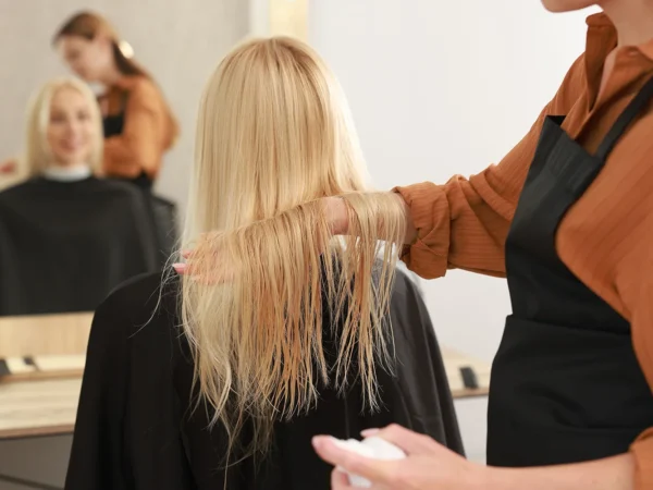 Kompletný strih, farbenie, mikromelír, ombré, balayage alebo vrkoče s kanekalonom