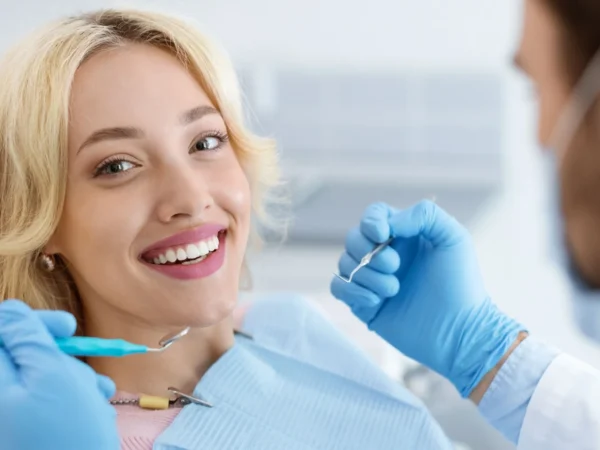 Dentálna hygiena podľa švajčiarskeho protokolu alebo bielenie zubov Opalescence Boost