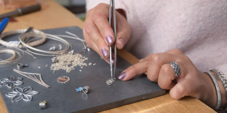 Naučte sa vyrábať šperky z unikátneho materiálu – Art Clay striebra
