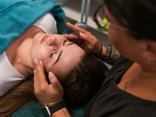 Uvoľnená, omladená a čistá pleť v RELAX-FIT: Hĺbkové čistenie pleti alebo masáž tváre