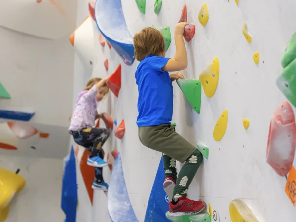 Neobmedzené vstupy na najväčšiu lezeckú stenu Spot Climbing Gym