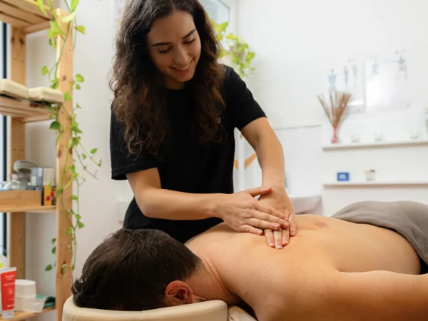 Relaxačná masáž celého tela alebo chrbta aj s bankovaním