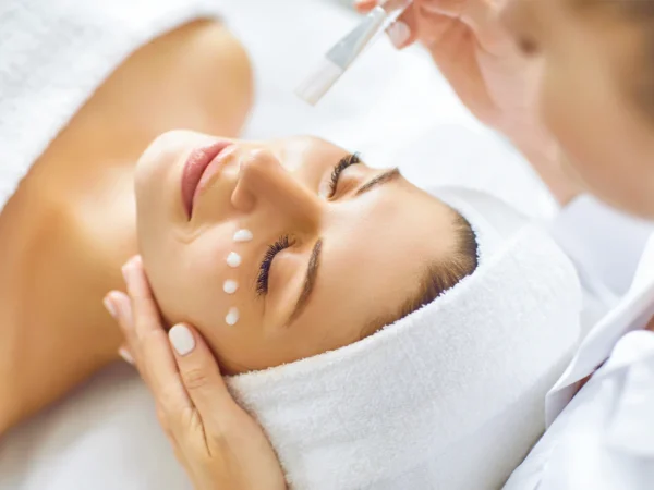 Kozmetické ošetrenia v Boho Beauty Clinic: Čistenie pleti, hydratácia, omladenie či hĺbkové čistenie Pro Facial
