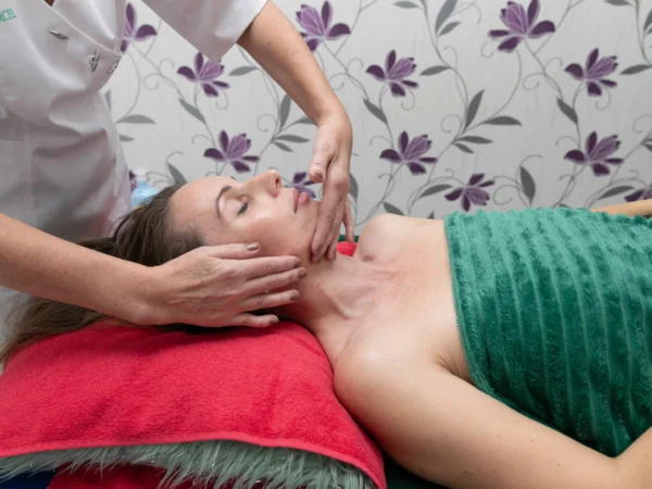 Tvárové masáže: liftingová bukálna, kobido alebo champi masáž v Mirieva Body bar