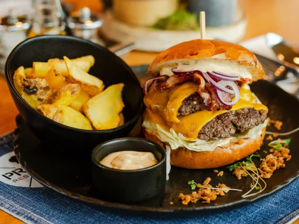 Smash burger s hranolčekmi