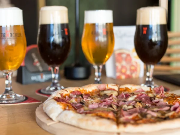 OakAcoustics coffee bar: Káva s lávovým koláčikom alebo pivo s pizzou