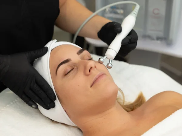 Kolagénové ošetrenie, laminácia obočia či lash lift