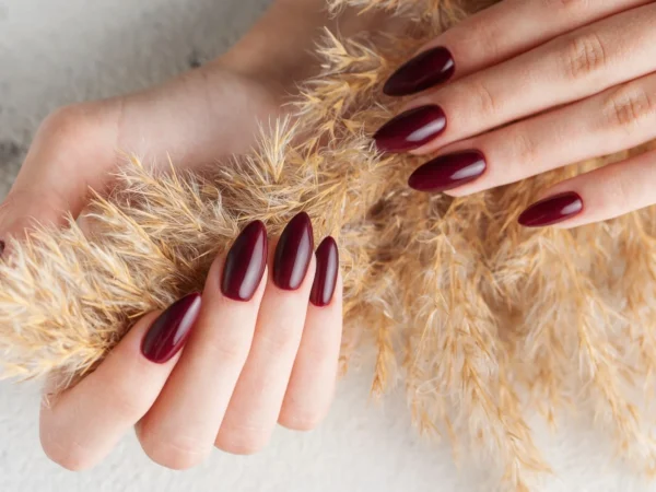 Manikúra s gél lakom alebo darčeková poukážka v Nail House